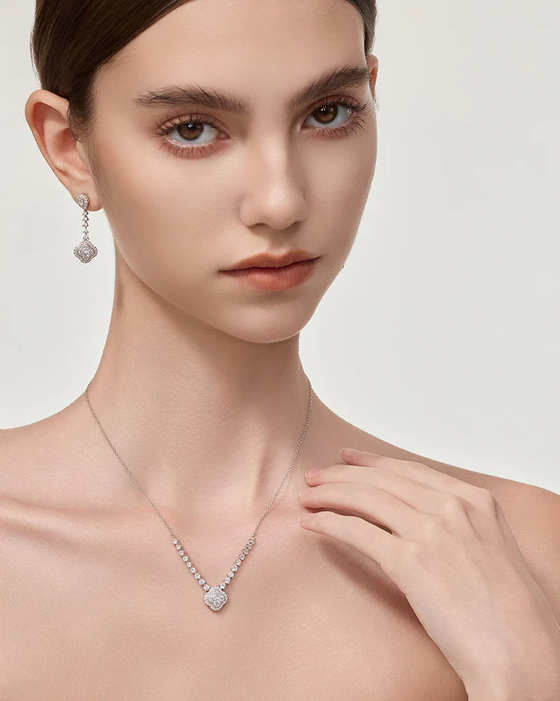 Éternelle Fleur Blanche Necklace - 8332100 - Image 3