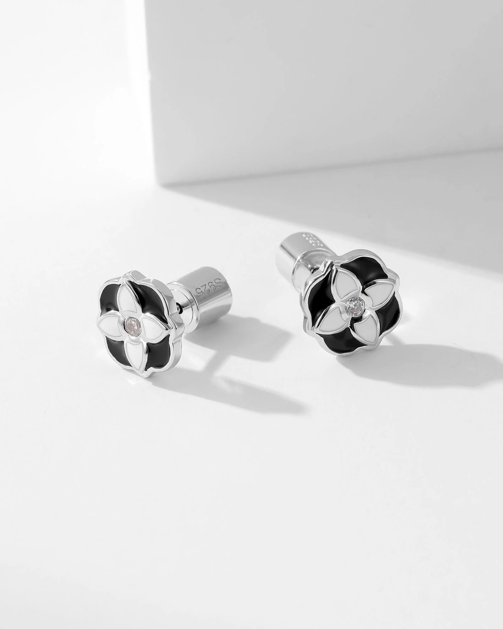 Fleur d’Émail Earring - 8342910 - Image 5